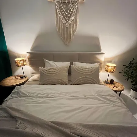 Urokliwy Azyl W Miescie: Komfort I Spokoj, Projektor I Hi-fi, 6 Minut Kolejka Do Centrum. アパート *