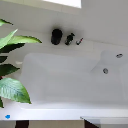 Urokliwy Azyl W Miescie: Komfort I Spokoj, Projektor I Hi-fi, 6 Minut Kolejka Do Centrum. *