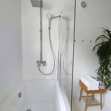 アパート Urokliwy Azyl W Miescie: Komfort I Spokoj, Projektor I Hi-fi, 6 Minut Kolejka Do Centrum. ポズナン