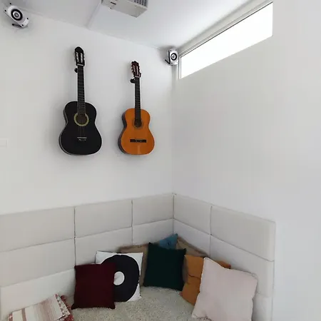 Urokliwy Azyl W Miescie: Komfort I Spokoj, Projektor I Hi-fi, 6 Minut Kolejka Do Centrum.