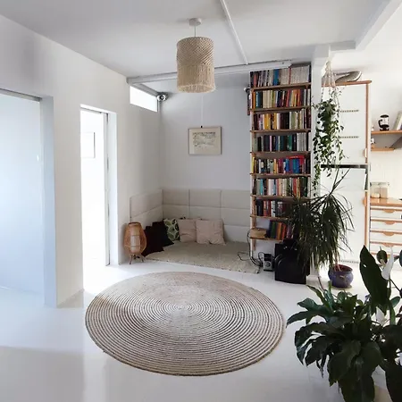 Urokliwy Azyl W Miescie: Komfort I Spokoj, Projektor I Hi-fi, 6 Minut Kolejka Do Centrum.