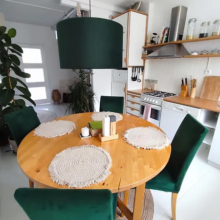 Urokliwy Azyl W Miescie: Komfort I Spokoj, Projektor I Hi-fi, 6 Minut Kolejka Do Centrum. Apartament *