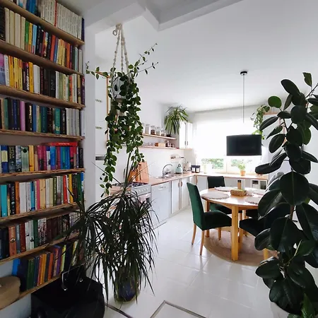 Urokliwy Azyl W Miescie: Komfort I Spokoj, Projektor I Hi-fi, 6 Minut Kolejka Do Centrum. Apartament Poznań