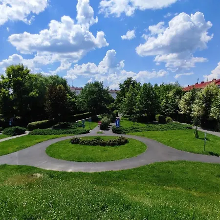 Apartament Urokliwy Azyl W Mieście: Komfort I Spokój, Projektor I Hi-fi, 6 Minut Kolejką Do Centrum. *