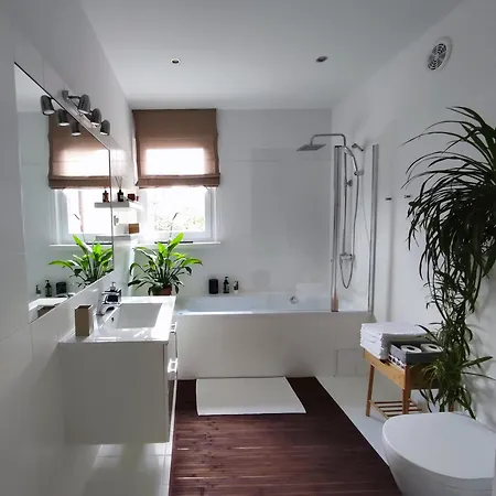 Urokliwy Azyl W Miescie: Komfort I Spokoj, Projektor I Hi-fi, 6 Minut Kolejka Do Centrum. Poznań