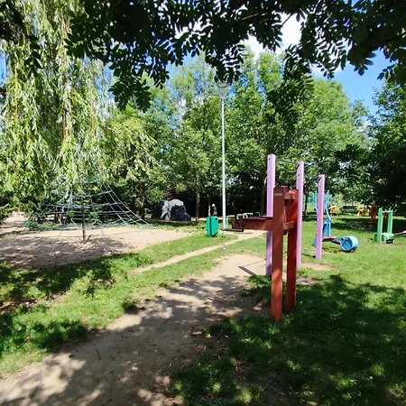 Urokliwy Azyl W Mieście: Komfort I Spokój, Projektor I Hi-fi, 6 Minut Kolejką Do Centrum. Apartament *