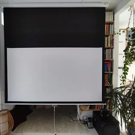 Apartament Urokliwy Azyl W Miescie: Komfort I Spokoj, Projektor I Hi-fi, 6 Minut Kolejka Do Centrum.