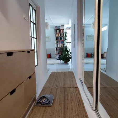 Urokliwy Azyl W Miescie: Komfort I Spokoj, Projektor I Hi-fi, 6 Minut Kolejka Do Centrum. Apartament