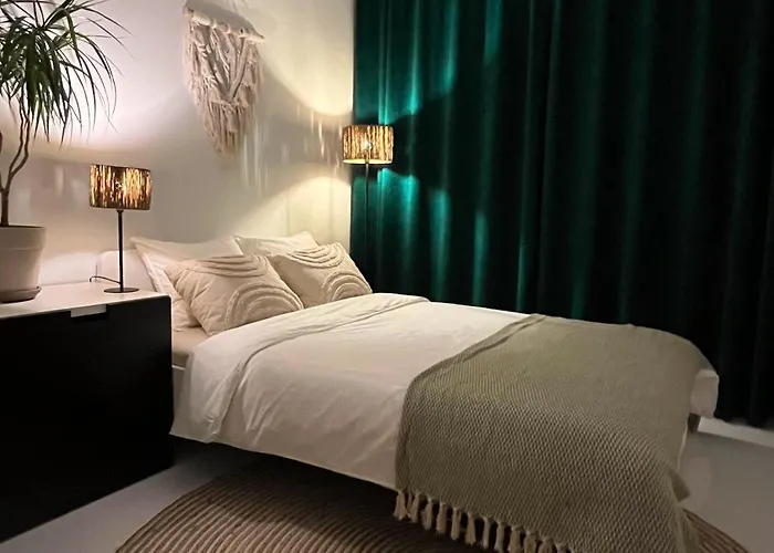 Urokliwy Azyl W Miescie: Komfort I Spokoj, Projektor I Hi-fi, 6 Minut Kolejka Do Centrum. Poznan