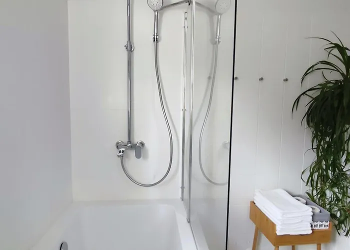 Apartment Urokliwy Azyl W Miescie: Komfort I Spokoj, Projektor I Hi-fi, 6 Minut Kolejka Do Centrum. Poznan