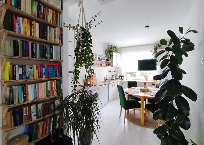 Urokliwy Azyl W Mieście: Komfort I Spokój, Projektor I Hi-fi, 6 Minut Kolejką Do Centrum. Apartament Poznań