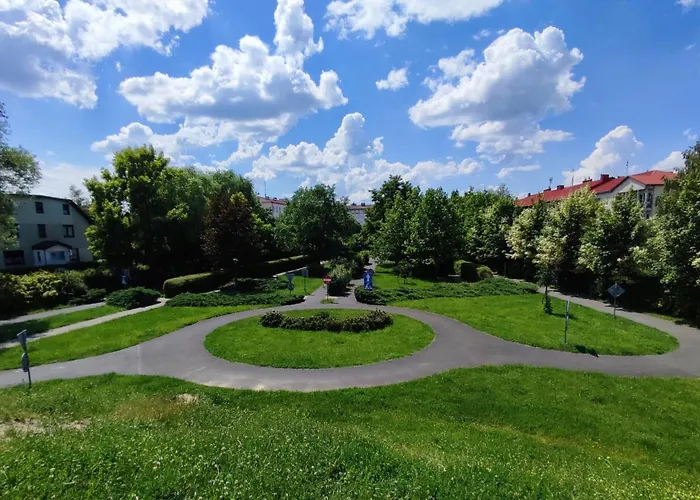 Apartament Urokliwy Azyl W Mieście: Komfort I Spokój, Projektor I Hi-fi, 6 Minut Kolejką Do Centrum. *