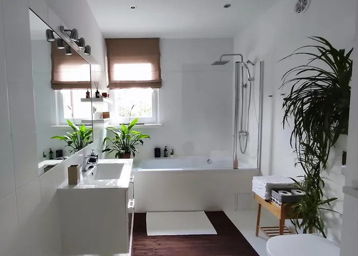 Urokliwy Azyl W Mieście: Komfort I Spokój, Projektor I Hi-fi, 6 Minut Kolejką Do Centrum. Poznań