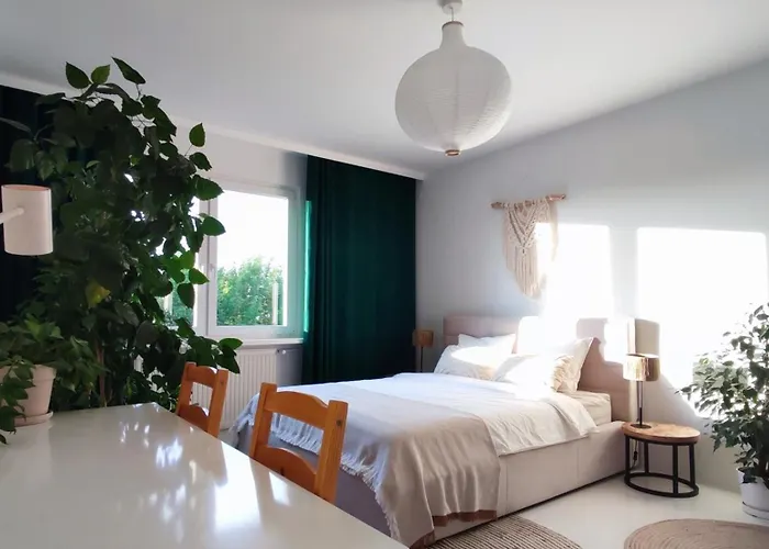 Urokliwy Azyl W Miescie: Komfort I Spokoj, Projektor I Hi-fi, 6 Minut Kolejka Do Centrum. *