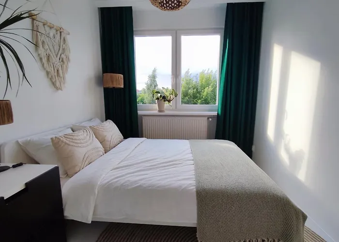 Apartment Urokliwy Azyl W Miescie: Komfort I Spokoj, Projektor I Hi-fi, 6 Minut Kolejka Do Centrum. Poznan